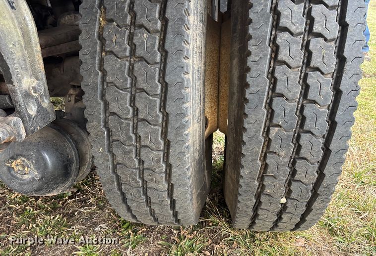 image for item FI1639 1999 Peterbilt 378 vacuum truck