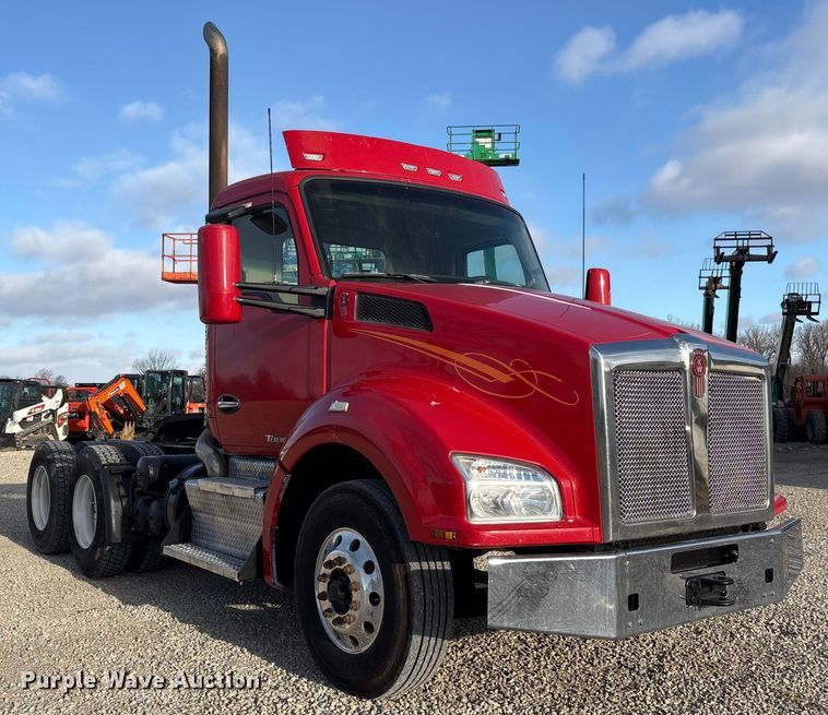 image for item FK1121 2015 Kenworth T880 semi truck
