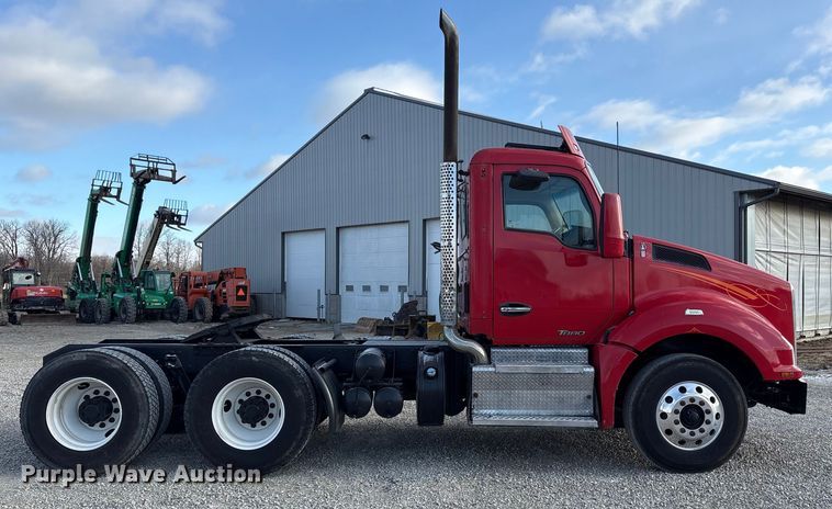 image for item FK1121 2015 Kenworth T880 semi truck