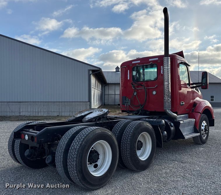 image for item FK1121 2015 Kenworth T880 semi truck