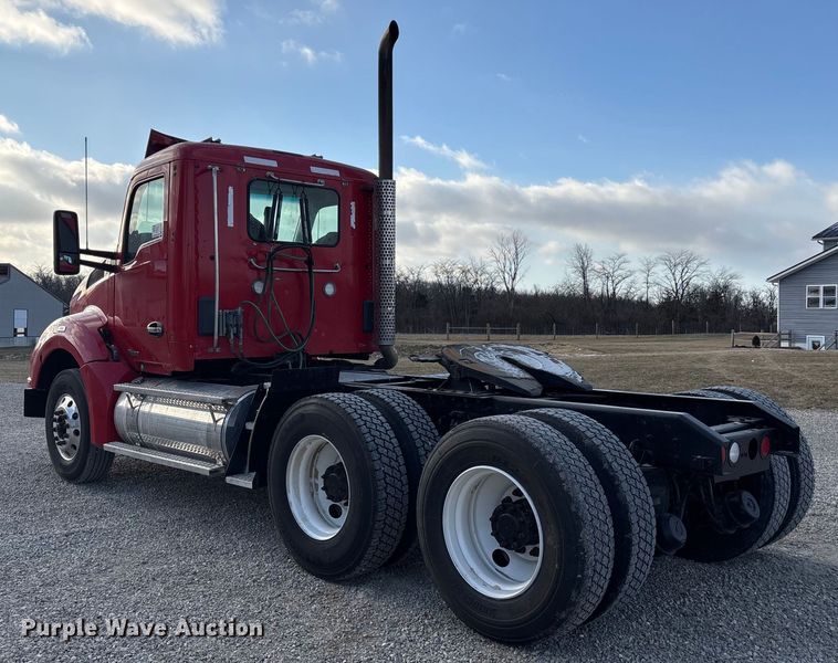 image for item FK1121 2015 Kenworth T880 semi truck