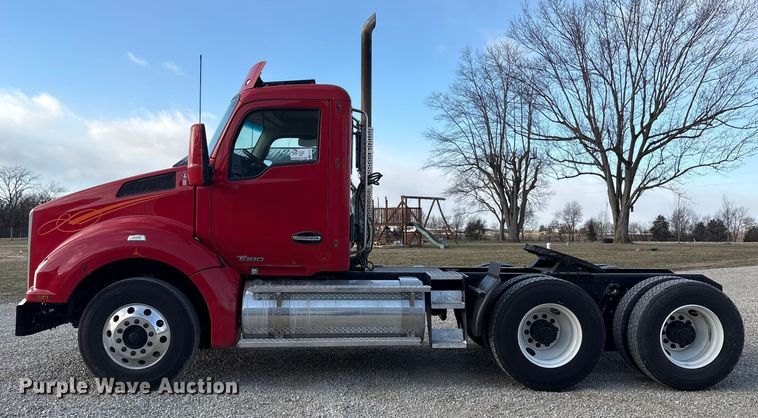 image for item FK1121 2015 Kenworth T880 semi truck