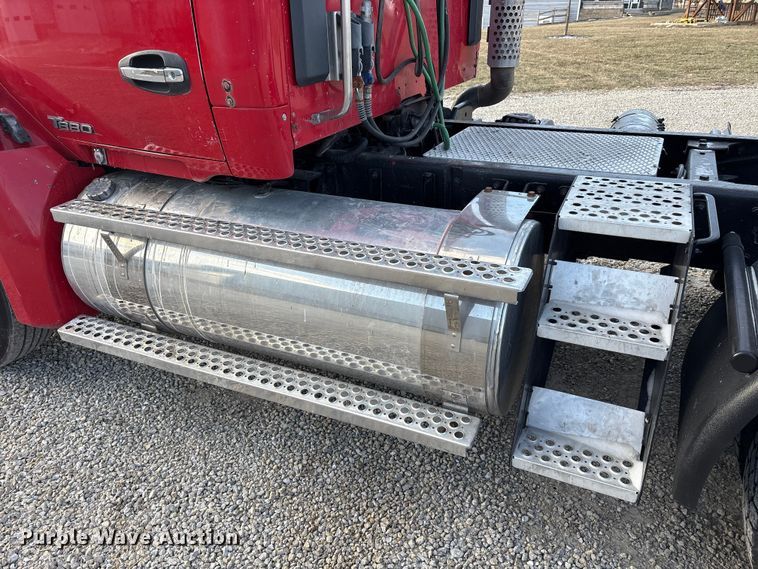 image for item FK1121 2015 Kenworth T880 semi truck