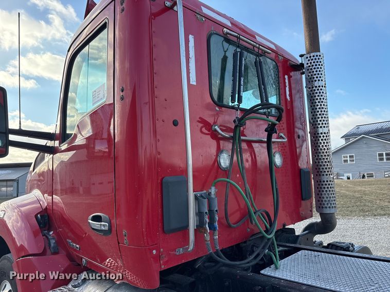 image for item FK1121 2015 Kenworth T880 semi truck