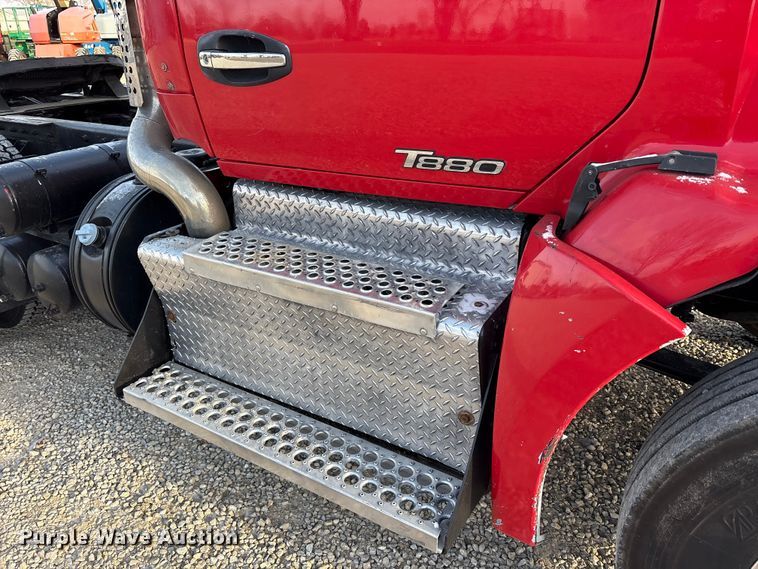 image for item FK1121 2015 Kenworth T880 semi truck