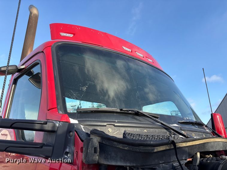 image for item FK1121 2015 Kenworth T880 semi truck