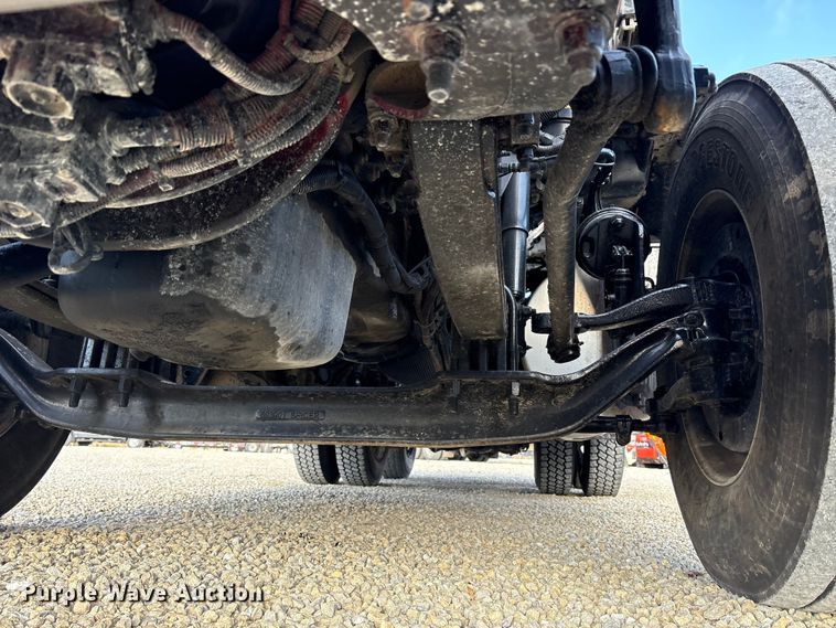 image for item FK1121 2015 Kenworth T880 semi truck