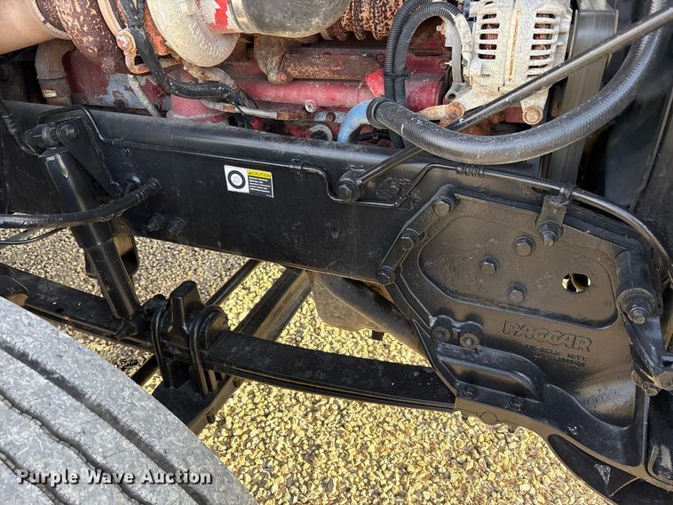 image for item FK1121 2015 Kenworth T880 semi truck