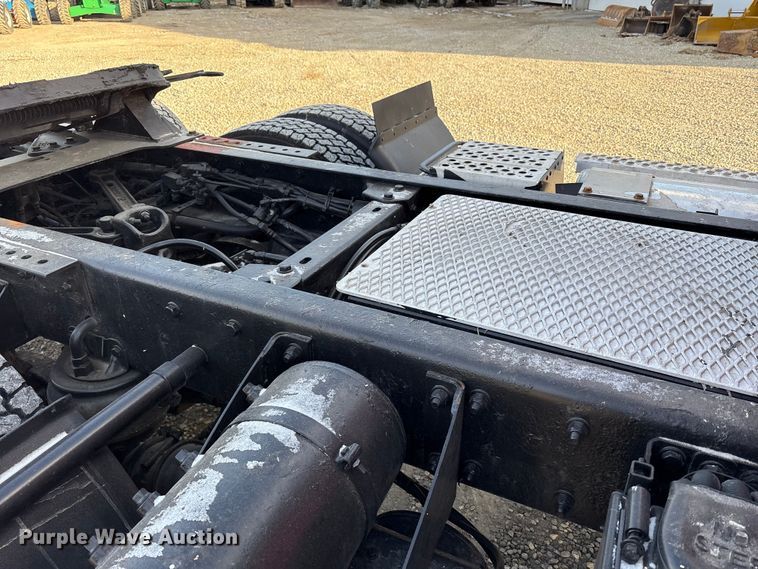 image for item FK1121 2015 Kenworth T880 semi truck