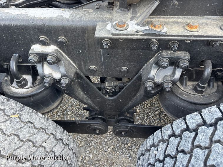 image for item FK1121 2015 Kenworth T880 semi truck