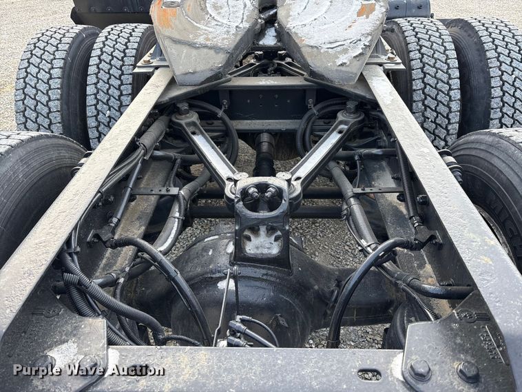 image for item FK1121 2015 Kenworth T880 semi truck