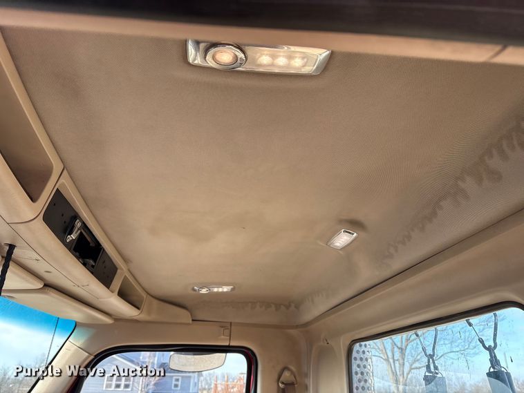 image for item FK1121 2015 Kenworth T880 semi truck