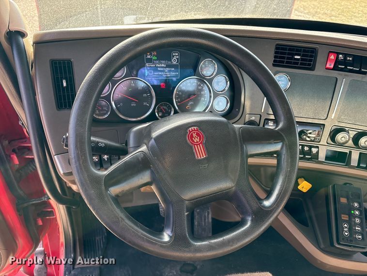 image for item FK1121 2015 Kenworth T880 semi truck