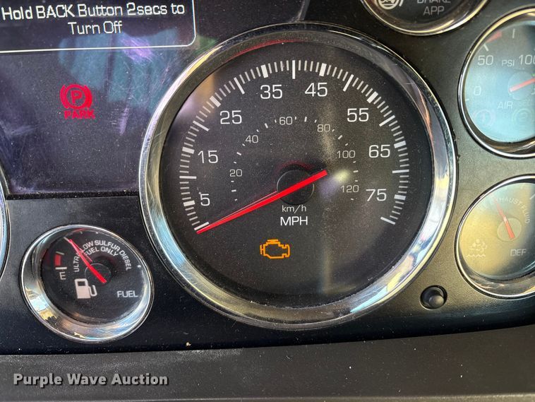 image for item FK1121 2015 Kenworth T880 semi truck