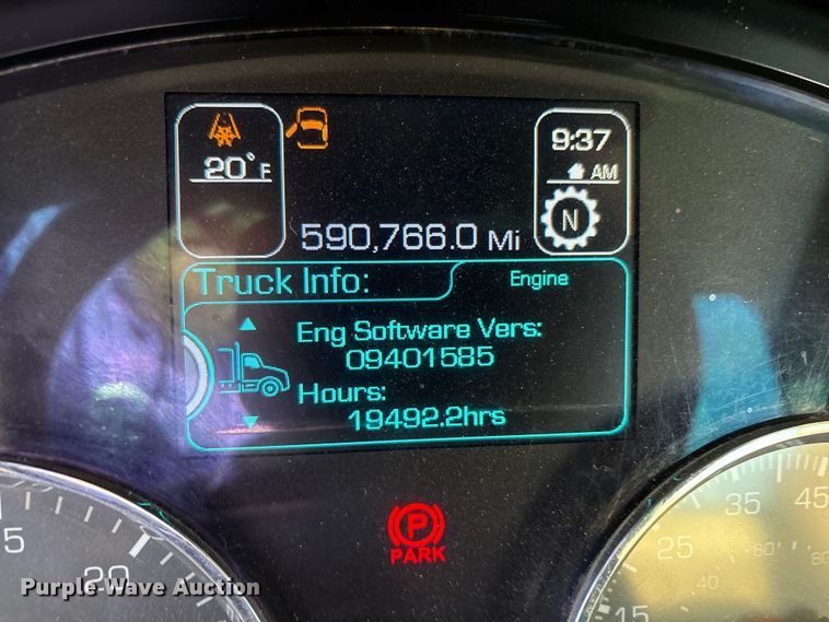 image for item FK1121 2015 Kenworth T880 semi truck