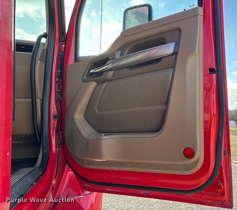 image for item FK1121 2015 Kenworth T880 semi truck