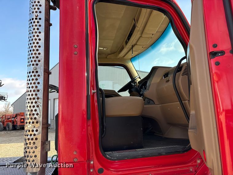 image for item FK1121 2015 Kenworth T880 semi truck