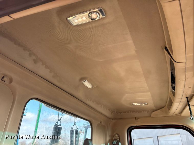 image for item FK1121 2015 Kenworth T880 semi truck