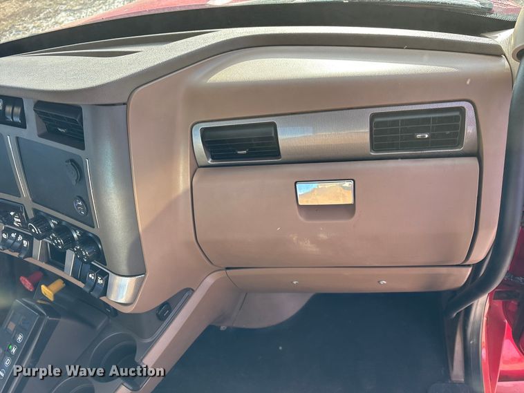 image for item FK1121 2015 Kenworth T880 semi truck