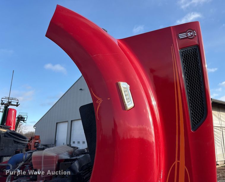 image for item FK1121 2015 Kenworth T880 semi truck