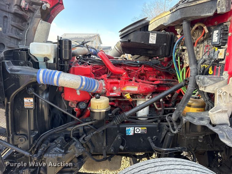 image for item FK1121 2015 Kenworth T880 semi truck