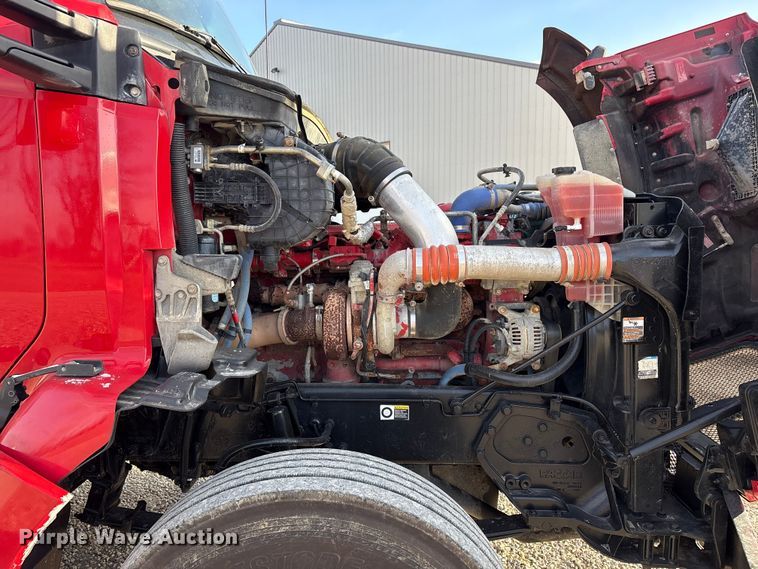 image for item FK1121 2015 Kenworth T880 semi truck