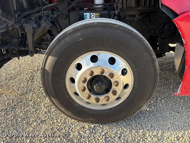 image for item FK1121 2015 Kenworth T880 semi truck