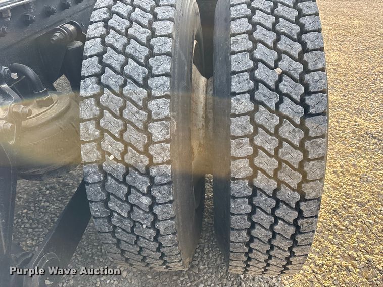 image for item FK1121 2015 Kenworth T880 semi truck