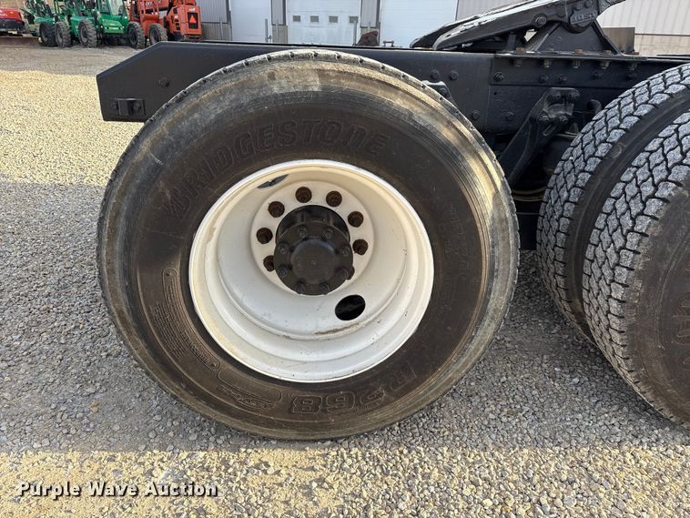 image for item FK1121 2015 Kenworth T880 semi truck