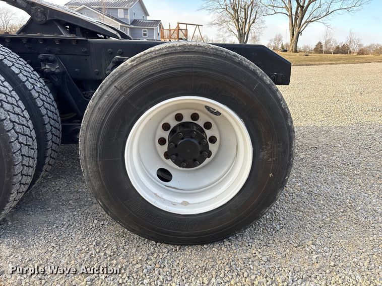 image for item FK1121 2015 Kenworth T880 semi truck