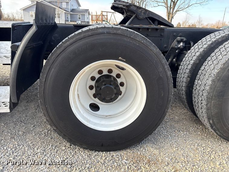 image for item FK1121 2015 Kenworth T880 semi truck