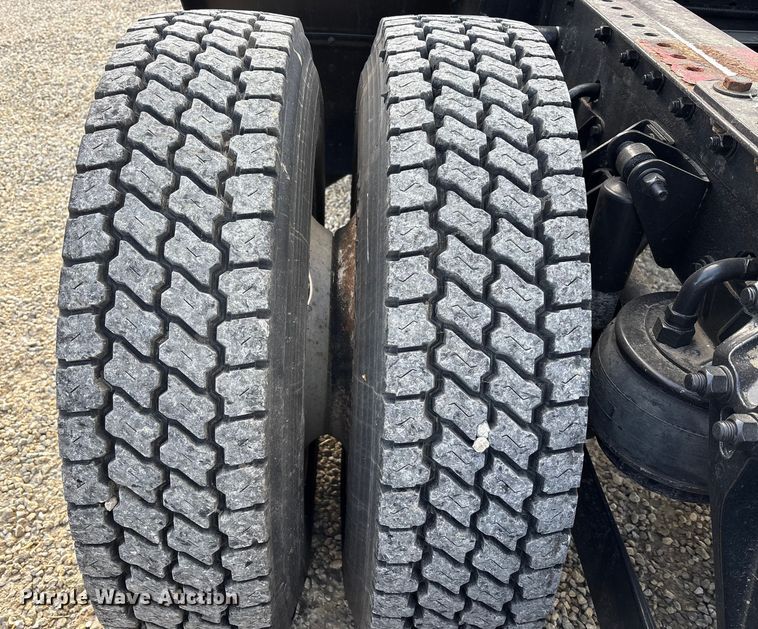 image for item FK1121 2015 Kenworth T880 semi truck