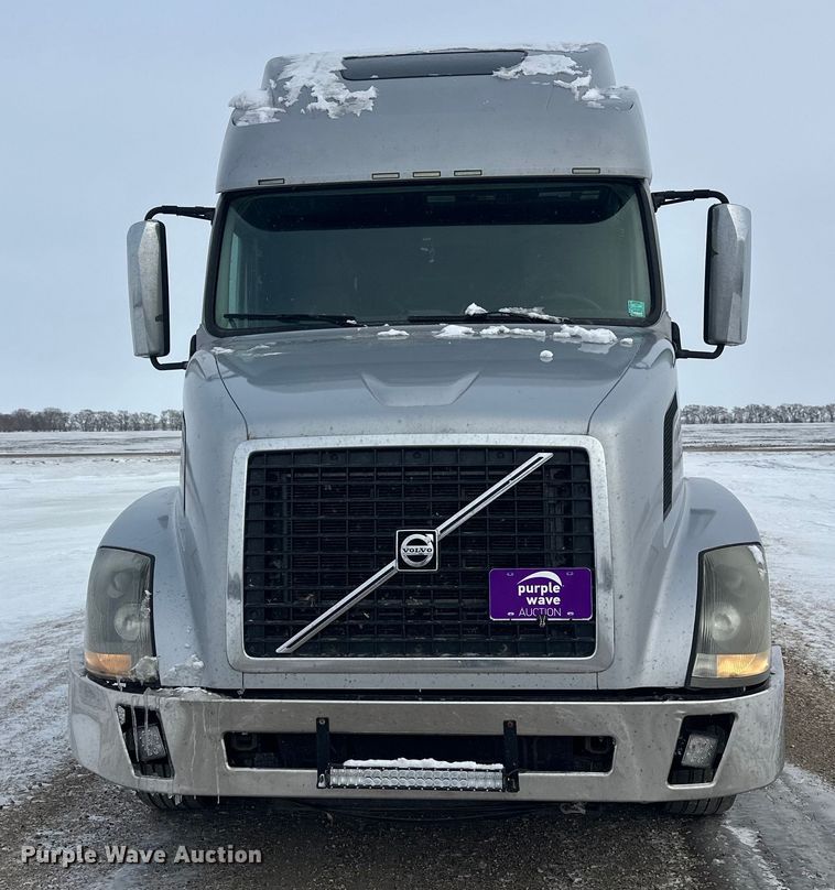 image for item FK1524 2016 Volvo VNL semi truck