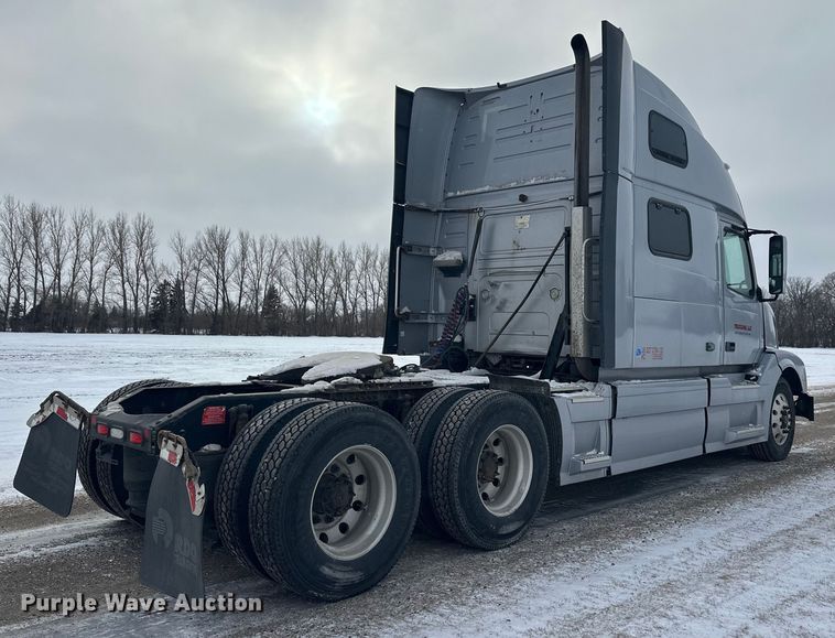 image for item FK1524 2016 Volvo VNL semi truck