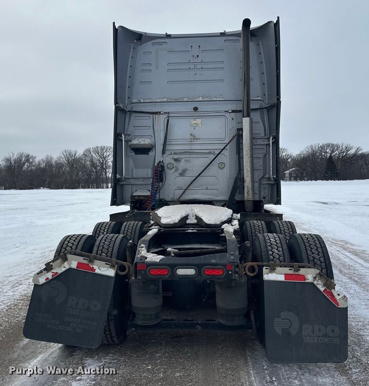 image for item FK1524 2016 Volvo VNL semi truck