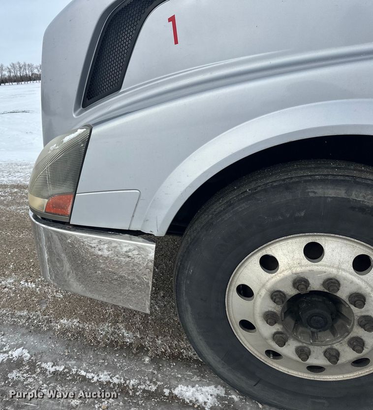 image for item FK1524 2016 Volvo VNL semi truck