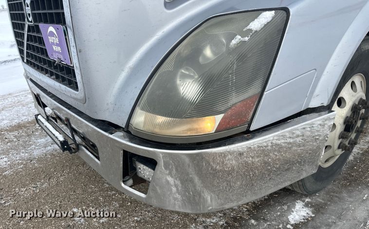 image for item FK1524 2016 Volvo VNL semi truck