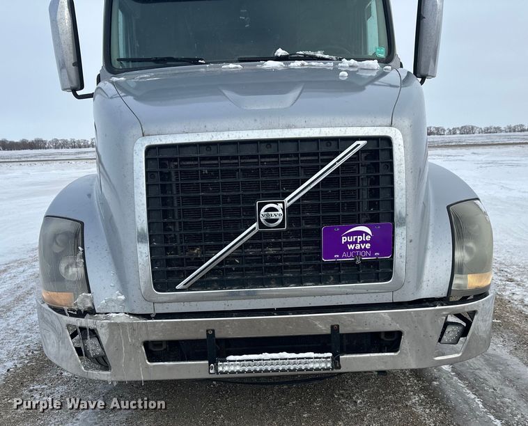 image for item FK1524 2016 Volvo VNL semi truck