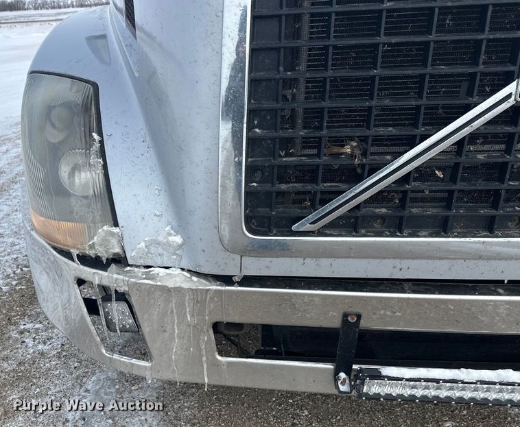 image for item FK1524 2016 Volvo VNL semi truck