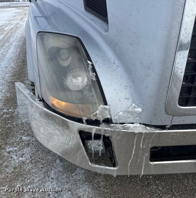 image for item FK1524 2016 Volvo VNL semi truck