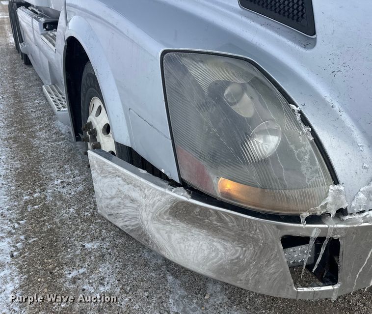 image for item FK1524 2016 Volvo VNL semi truck