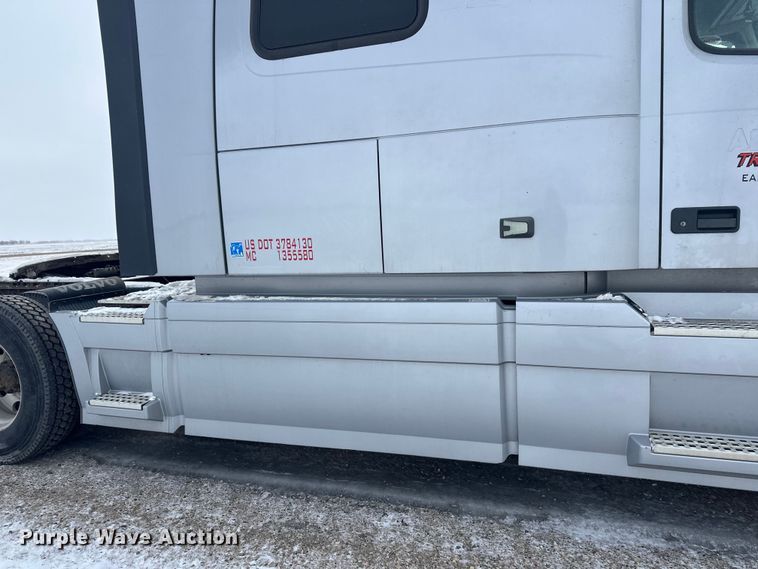 image for item FK1524 2016 Volvo VNL semi truck