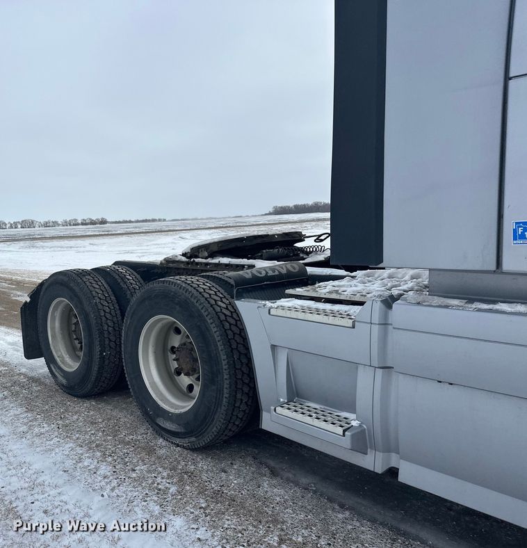 image for item FK1524 2016 Volvo VNL semi truck