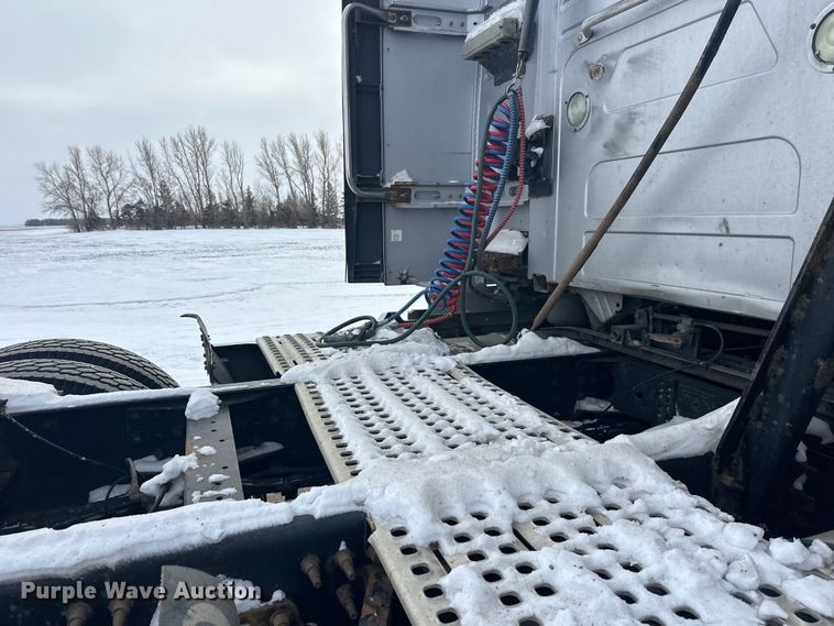 image for item FK1524 2016 Volvo VNL semi truck