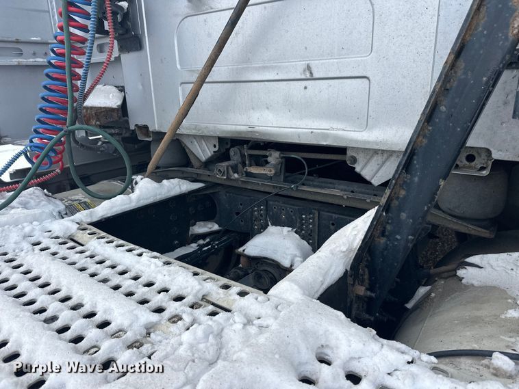 image for item FK1524 2016 Volvo VNL semi truck