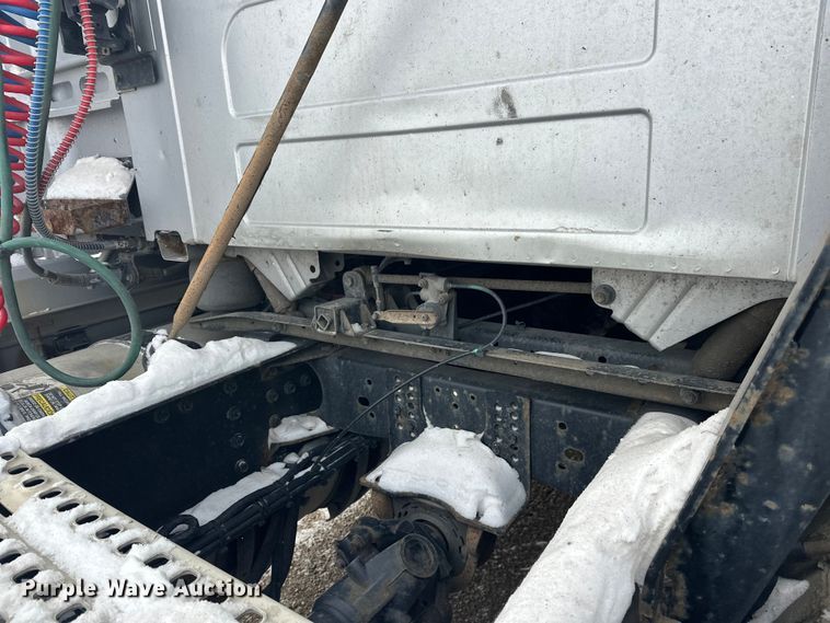 image for item FK1524 2016 Volvo VNL semi truck