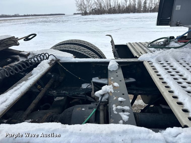 image for item FK1524 2016 Volvo VNL semi truck