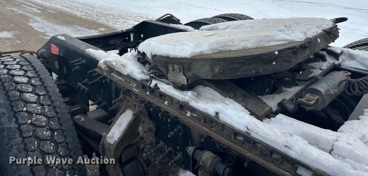 image for item FK1524 2016 Volvo VNL semi truck