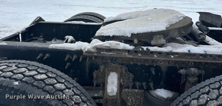 image for item FK1524 2016 Volvo VNL semi truck