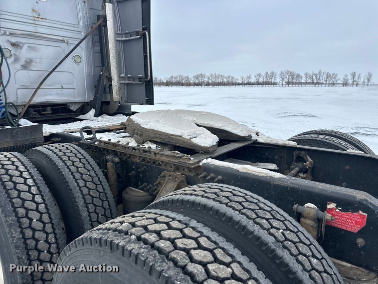 image for item FK1524 2016 Volvo VNL semi truck